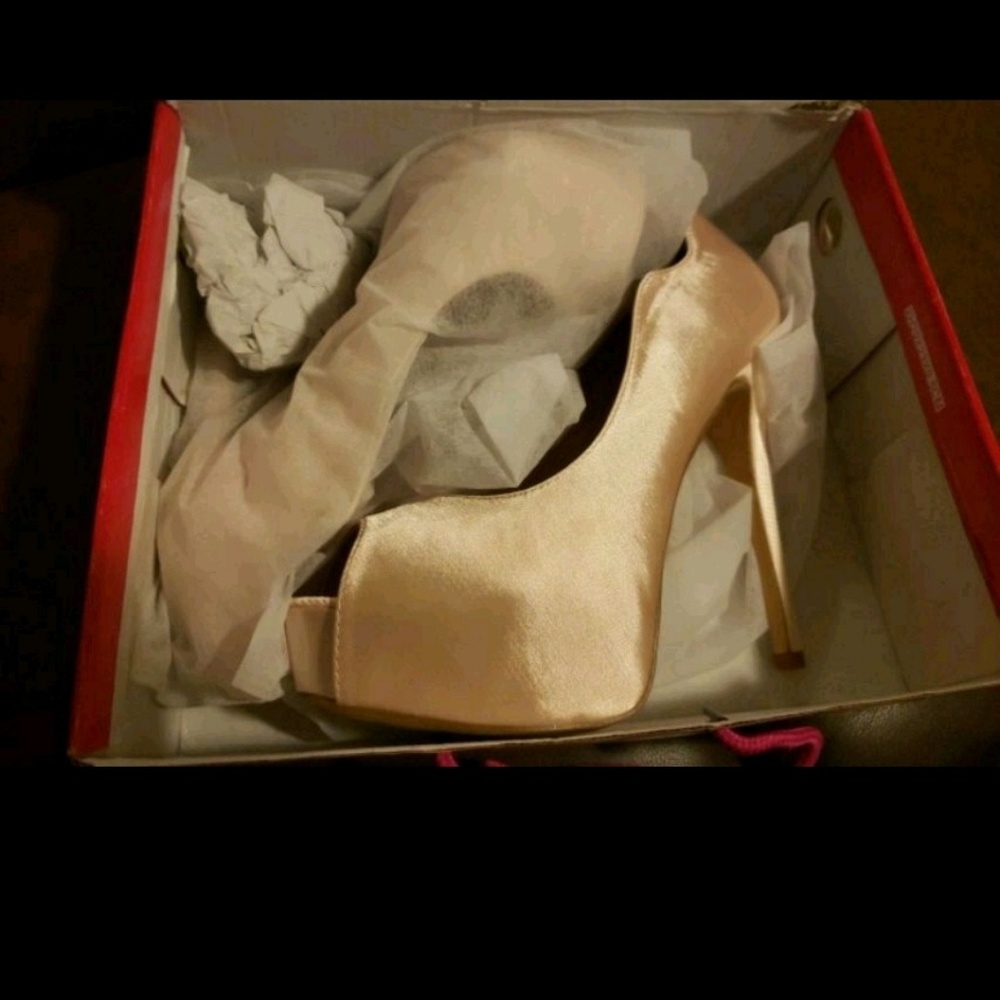 Size 8 Satin Heels